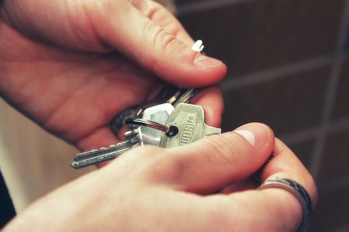 Government urged to ban 'sex-for-rent' arrangements